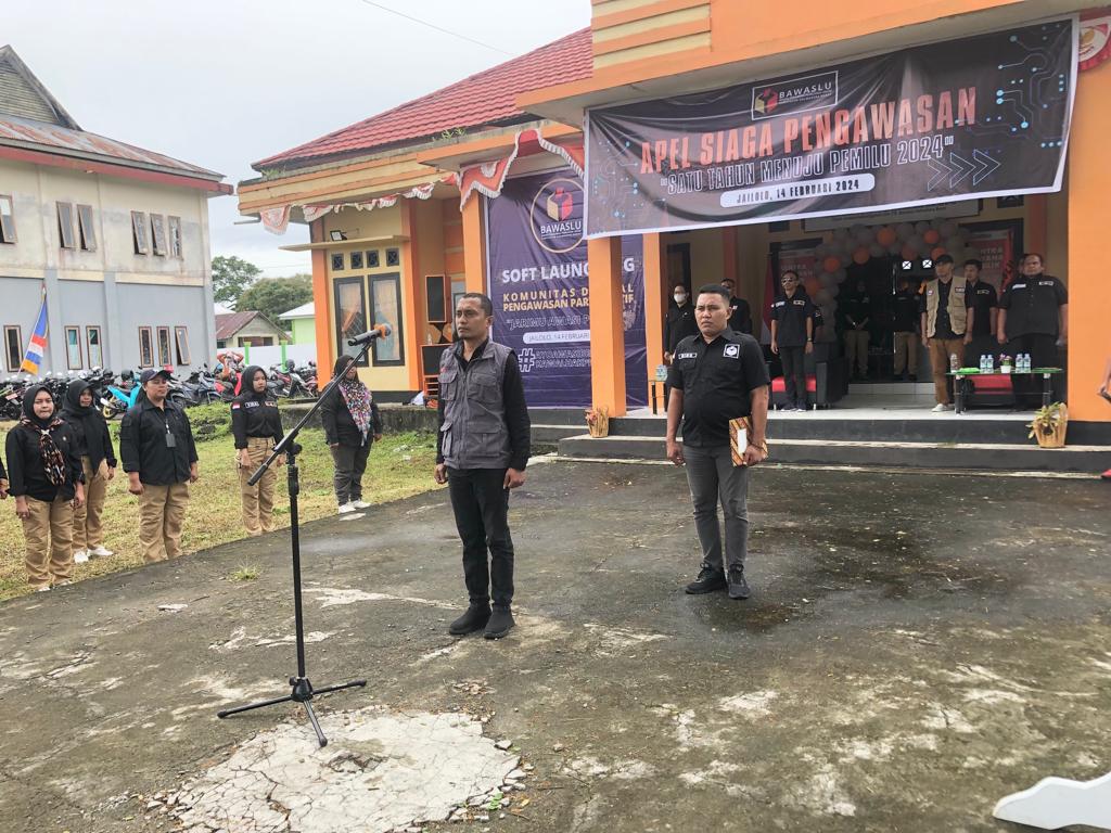 Menjelang 1 Tahun Pemilu 2024, Bawaslu Halbar Gelar Apel Siaga Pengawasan.