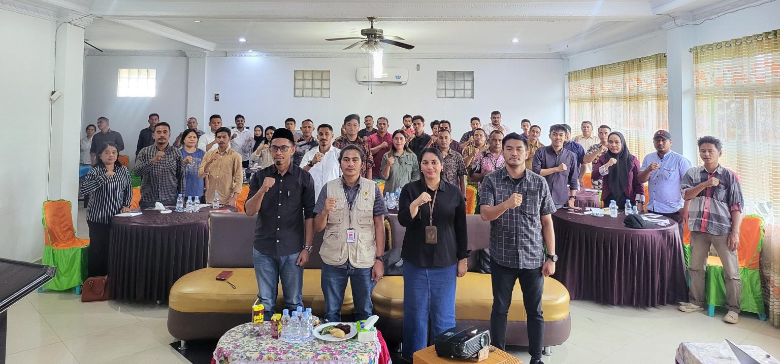 foto bersama dengan Pimpinan Bawaslu Halbar dan Peserta Kegiatan