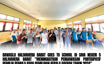 Foto Bersama Bawaslu dengan Peserta. 